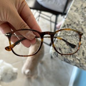 1.00 prescription can be change the lenses.